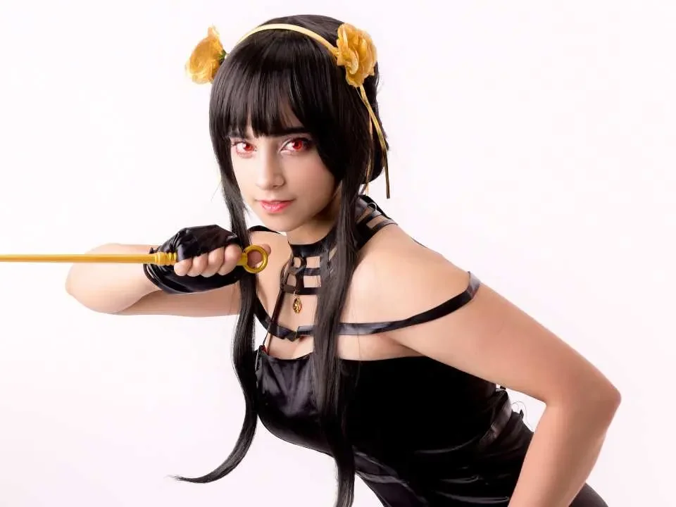 The Art of Cosplay: Bringing Anime Characters to Life 1 Cosplayer